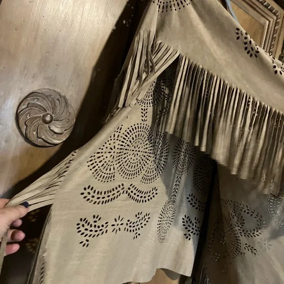 Women's Faux Suede Laser Cut Out Design With Fringe Poncho Beige One Size - Picture 3 of 5